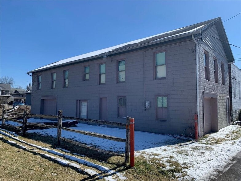 More Photos Of 220 North, Meadville Flex For Sale