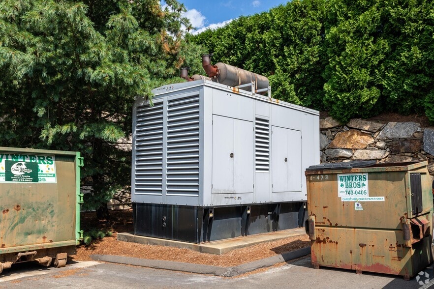 More Photos Of 100 Beard Sawmill Rd, Shelton Office For Lease