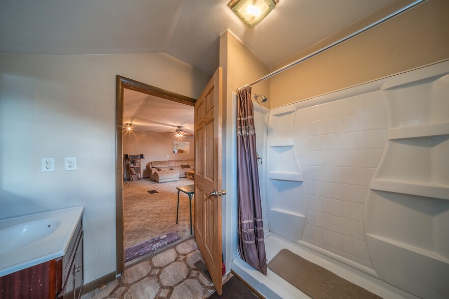 More Photos Of 406-408 Kirkpatrick St, Syracuse Freestanding For Sale