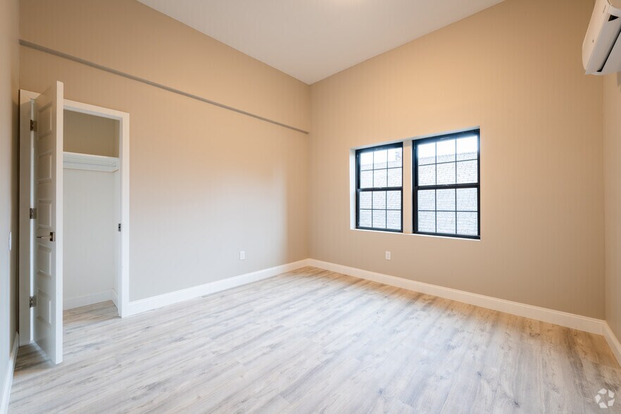 More Photos Of 704 8th St, Niagara Falls Apartments For Sale