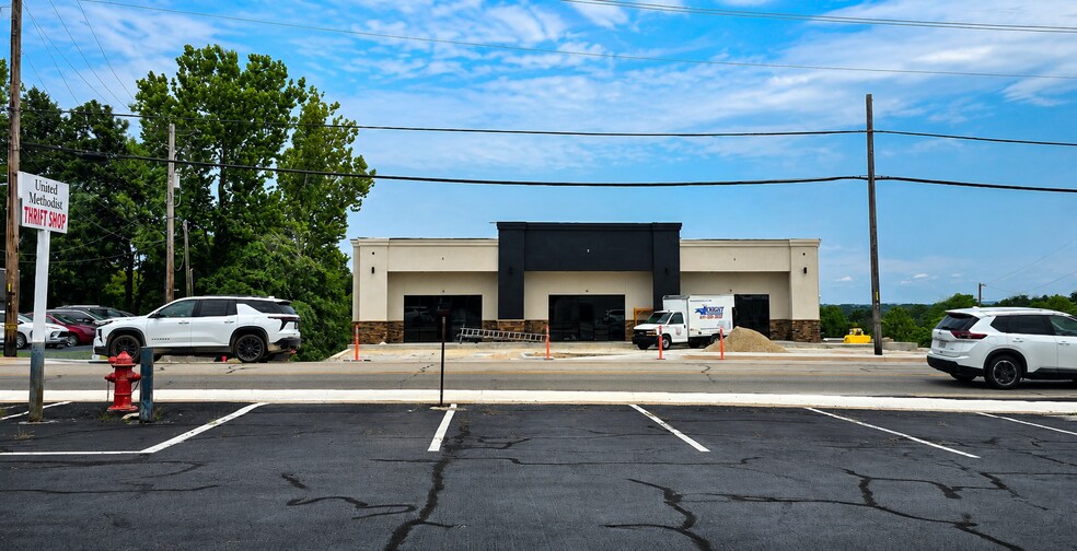 More Photos Of 1207 W 76 Country Blvd, Branson General Retail For Lease