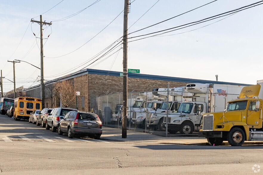 Primary Photo Of 1014 Stanley Ave, Brooklyn Warehouse For Lease