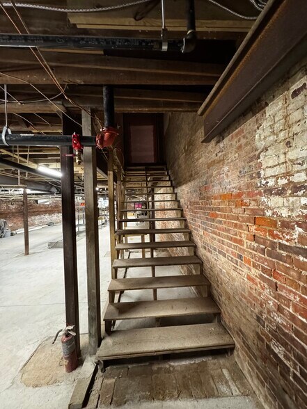More Photos Of 1100 Main St, Newberry Restaurant For Sale