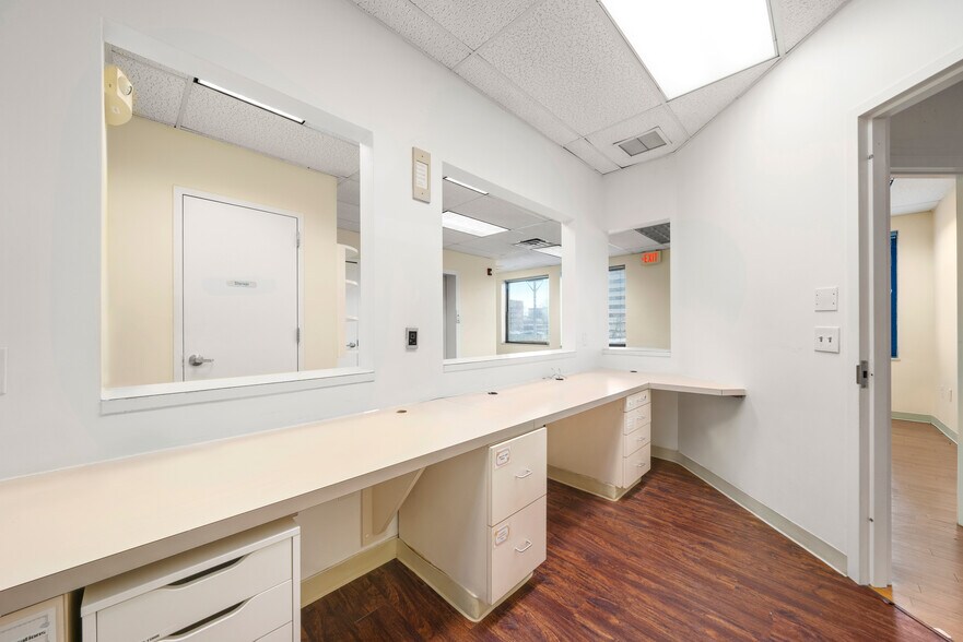 More Photos Of 2083 Center Ave, Fort Lee Medical For Lease