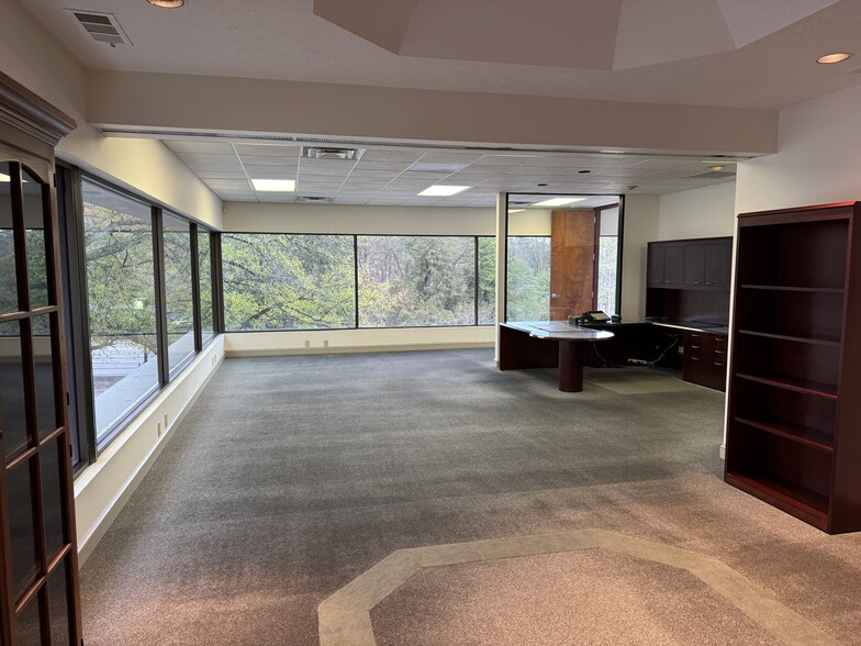 More Photos Of 2707 Buford Hwy, Atlanta Office For Sale