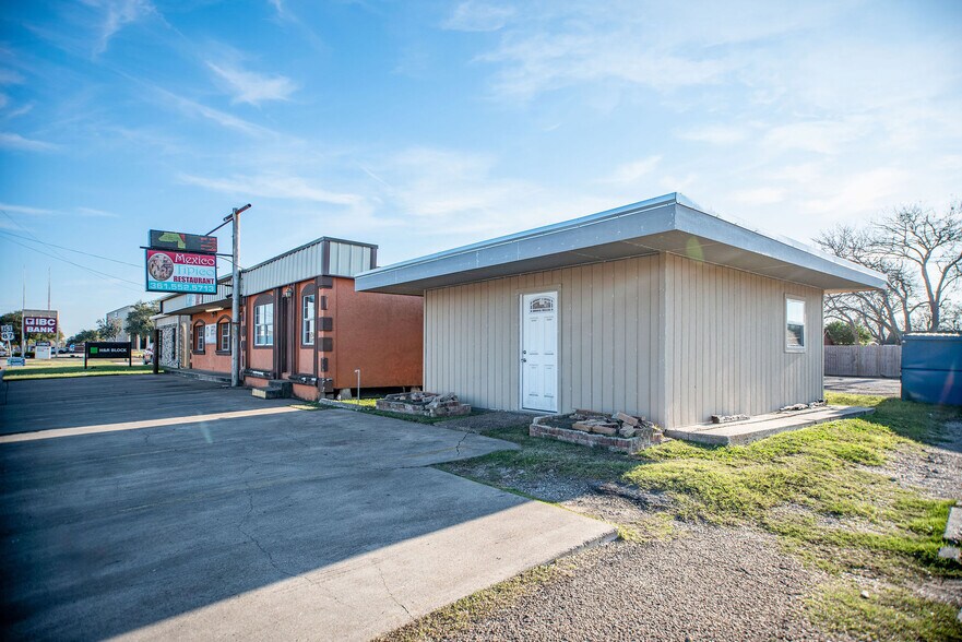 More Photos Of 421 N Virginia St, Port Lavaca Restaurant For Sale