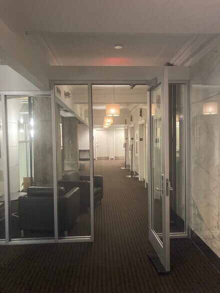 More Photos Of 16-24 N Meridian St, Indianapolis Office For Lease