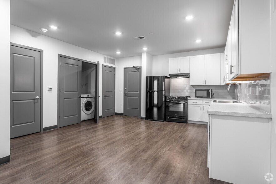 More Photos Of 366 E Broad St, Columbus Apartments For Lease