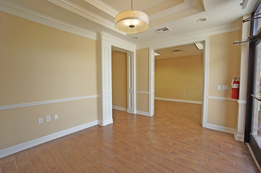 More Photos Of 12440 Emily Ct, Sugar Land Office For Lease