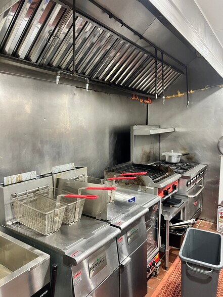 More Photos Of 2031 E Fairmount Ave, Baltimore Storefront Retail Residential For Lease