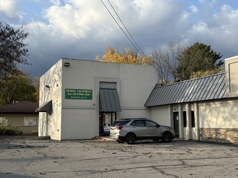 Primary Photo Of 220-222 W Plank Rd, Altoona Auto Dealership For Lease