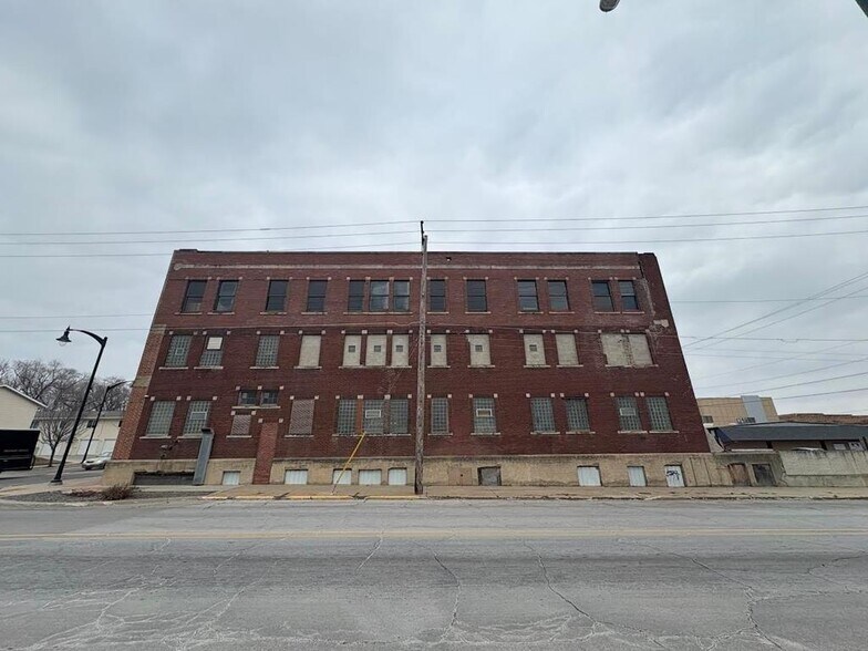 More Photos Of 301 1st Ave N, Fort Dodge Warehouse For Sale