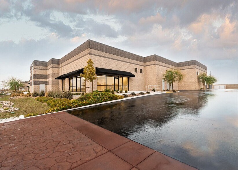 More Photos Of 6906-6936 McCutchen Rd, Bakersfield Unknown For Lease