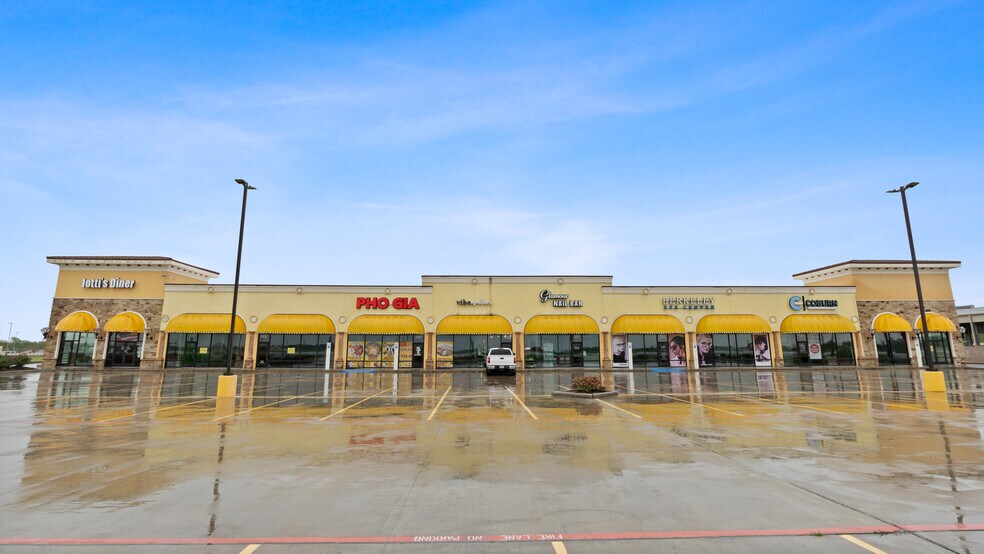 More Photos Of 6500 7th St, Bay City Storefront Retail Office For Lease
