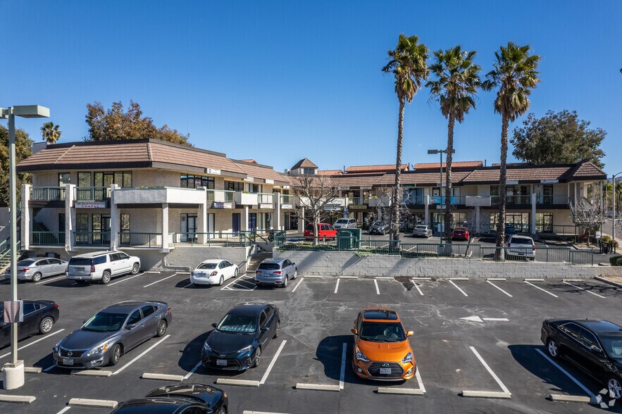 More Photos Of 18333 Dolan Way, Santa Clarita Storefront Retail Office For Lease