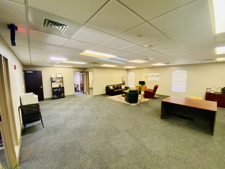 More Photos Of 1619 E Common St, New Braunfels Office For Sale