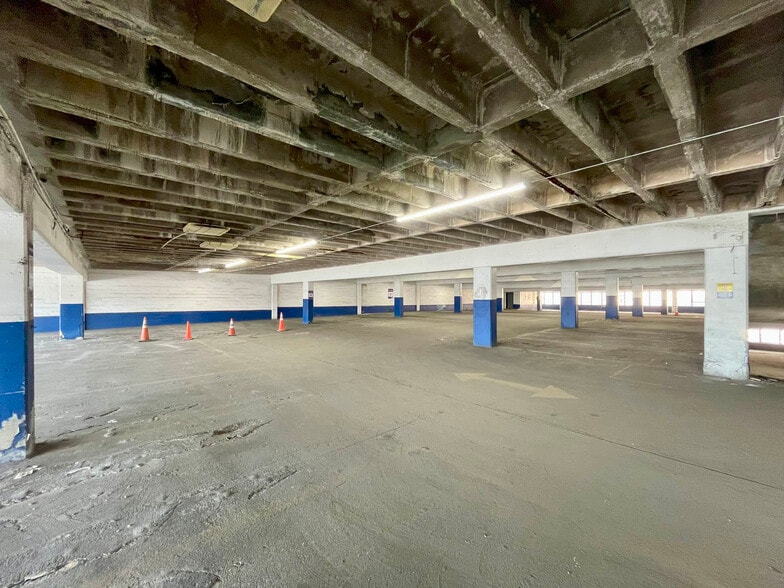 More Photos Of 310-314 Guilford Ave, Baltimore Parking Garage For Sale