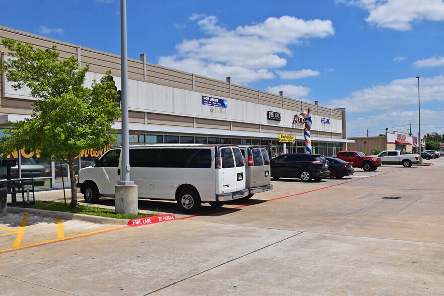 More Photos Of 641 Rankin Rd, Houston Freestanding For Lease