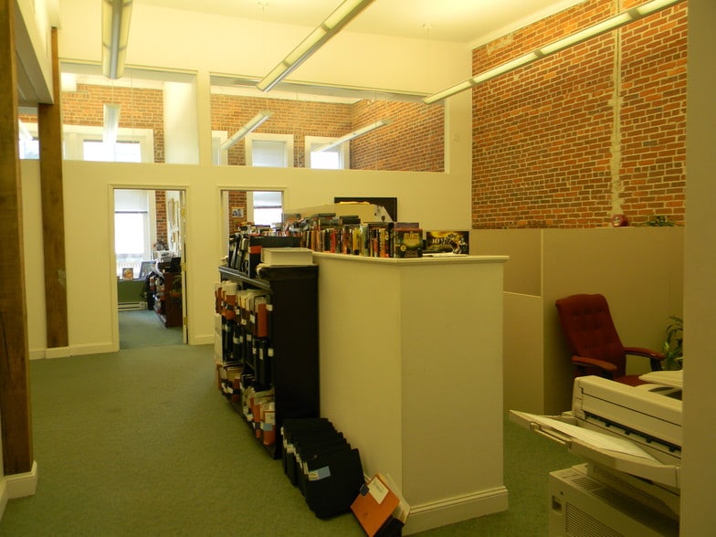 More Photos Of 112 Capitol St, Charleston Office For Sale