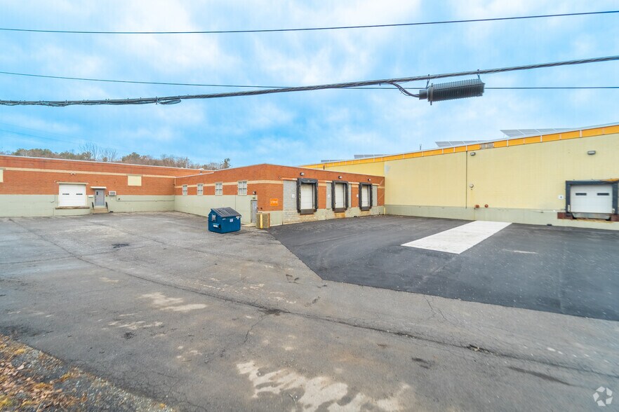 More Photos Of 12 Elmwood Rd, Menands Distribution For Lease