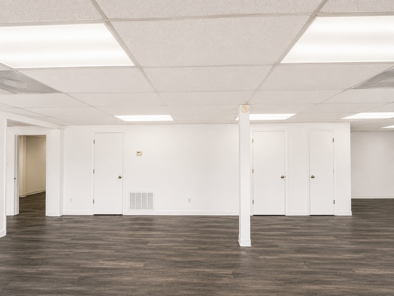 More Photos Of 515 Industrial Blvd, Austin Warehouse For Lease