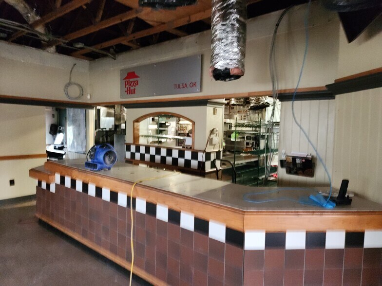 More Photos Of 11122 E 21st St, Tulsa Restaurant For Sale
