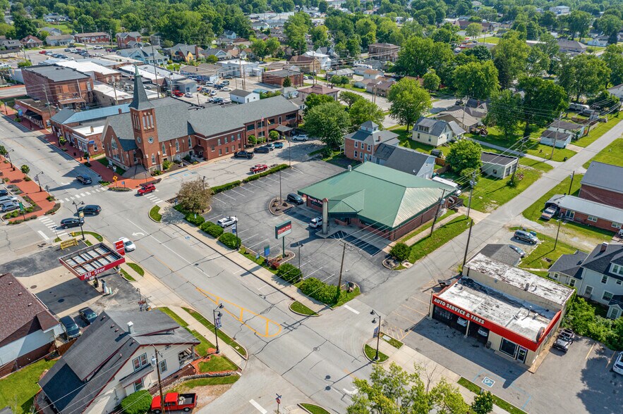 More Photos Of 111 S Indiana St, Mooresville Freestanding For Lease