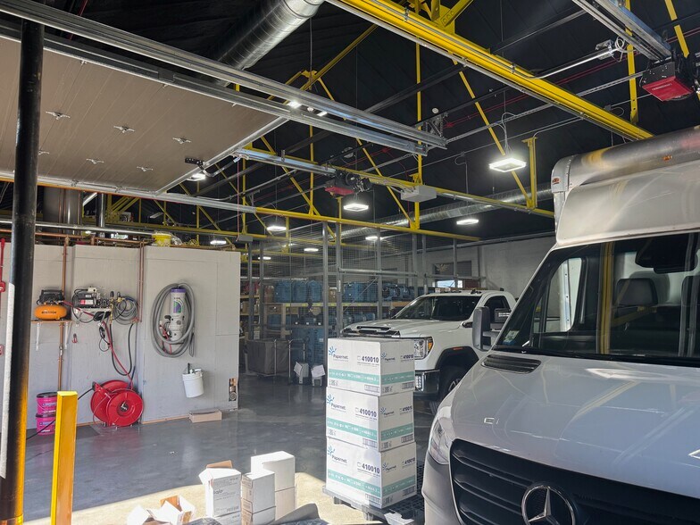 More Photos Of 817 Moody St, Waltham Medical For Lease