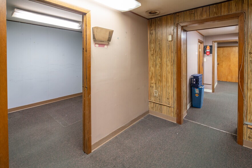 More Photos Of 2516 9th St, Great Bend Warehouse For Sale