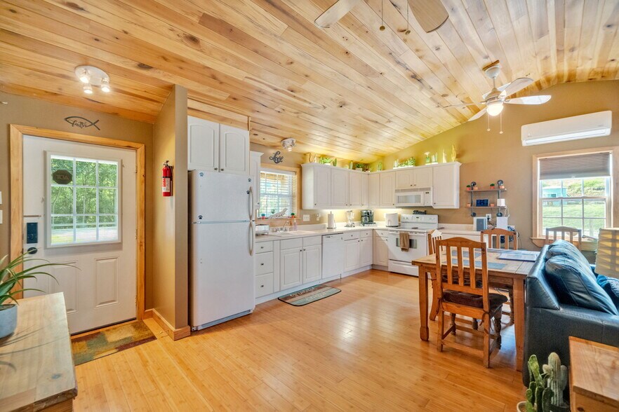 More Photos Of 5340 US-321, Butler Specialty For Sale