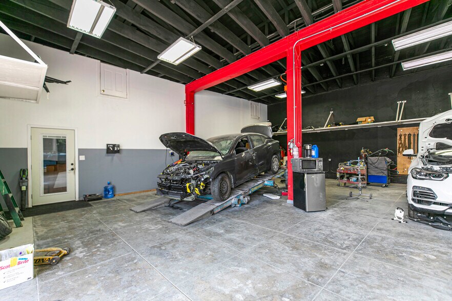 More Photos Of 4605–4619 W Pico Boulevard, Los Angeles Auto Repair For Sale