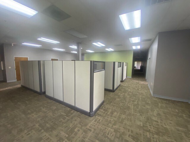 More Photos Of 5908 Breckenridge Pky, Tampa Research And Development For Sale