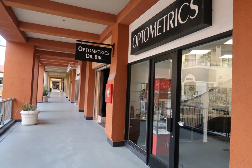 More Photos Of 520 Deep Valley Dr, Rolling Hills Estates Hospital For Lease