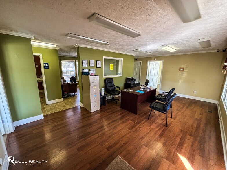 More Photos Of 201 E Clinton St, Gray Office For Sale