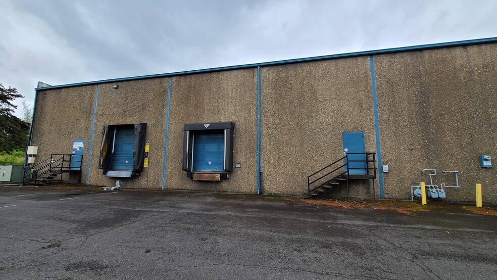 More Photos Of 4925-4931 Indian School Rd NE, Salem Warehouse For Lease