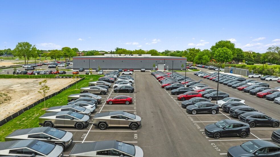 More Photos Of 915 W Dundee Rd, Buffalo Grove Auto Dealership For Sale
