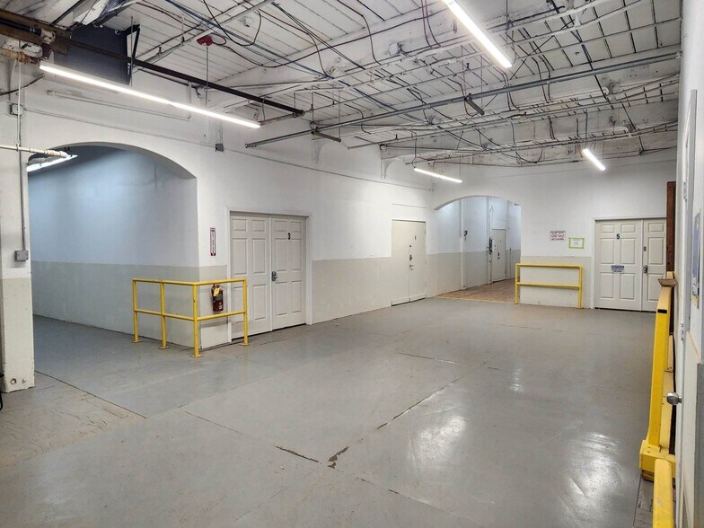 More Photos Of 100 Business St, Hyde Park Unknown For Lease