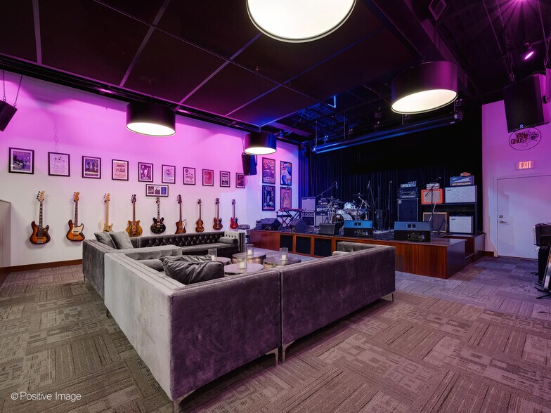 More Photos Of 610-642 Anthony Trl, Northbrook Light Distribution For Sale