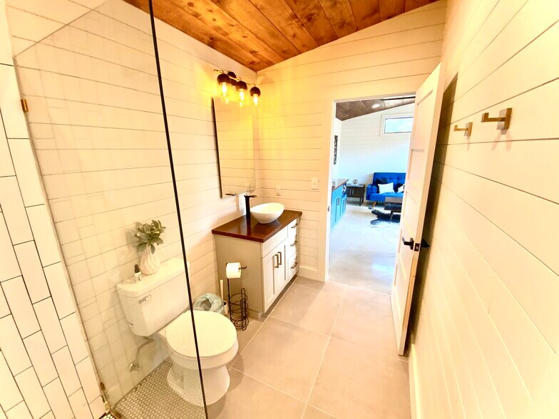 More Photos Of 405 Martin rd, Dripping Springs Specialty For Sale