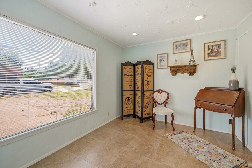 More Photos Of 416 S Morgan St, Granbury Office For Sale