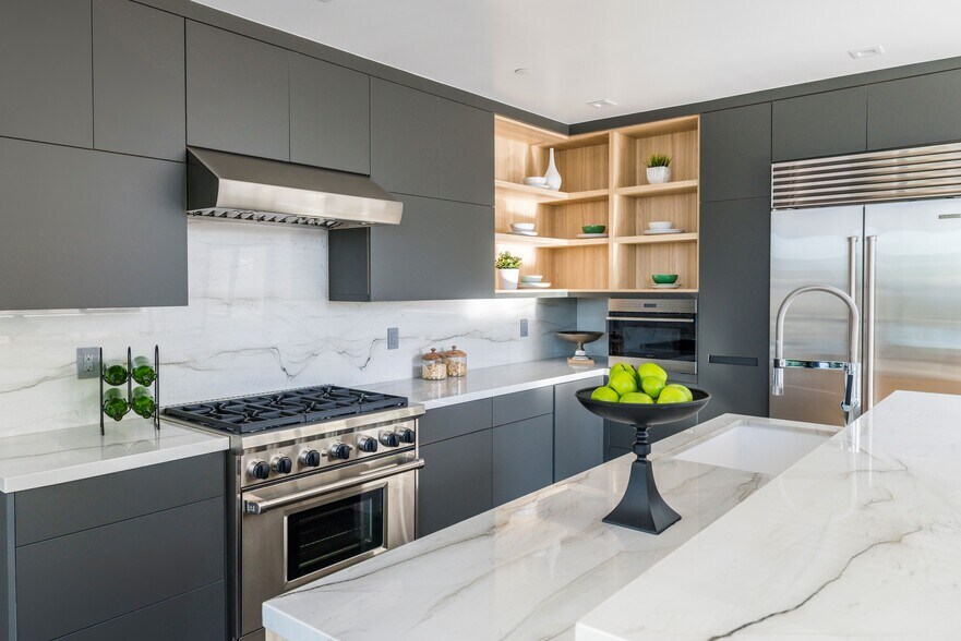 More Photos Of 2478 Penmar Ave, Venice Dormitory For Sale