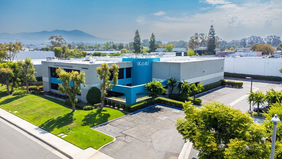 More Photos Of 5 Vanderbilt, Irvine Light Manufacturing For Sale