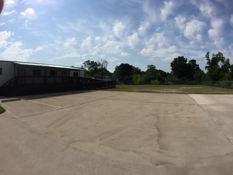 More Photos Of 4439 Pinemont Dr, Houston Land For Lease