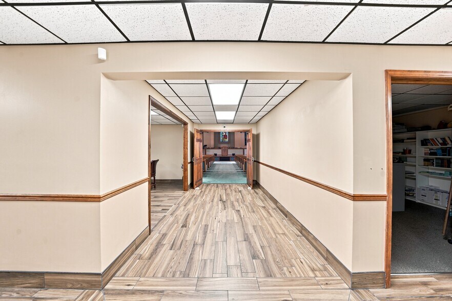 More Photos Of 951 S Kingshighway St, Sikeston Office For Sale