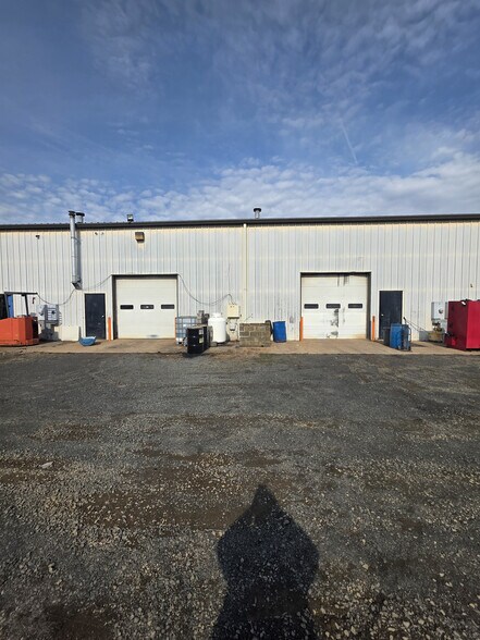More Photos Of 10210 Marsh Rd, Bealeton Warehouse For Lease
