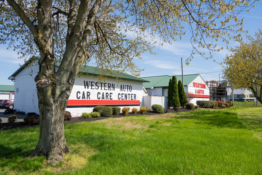 More Photos Of 1406 Main St, Stevensville Auto Dealership For Sale