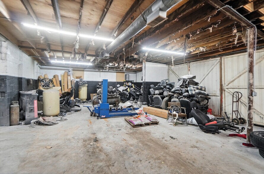 More Photos Of 603 S Broadway St, Dayton Warehouse For Sale