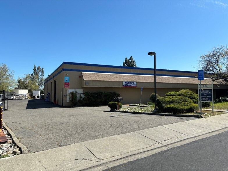 More Photos Of 803 Vaca Valley Pky, Vacaville Warehouse For Lease