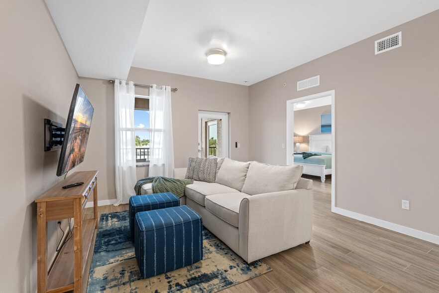 More Photos Of 5126 Coronado Pky, Cape Coral Apartments For Sale