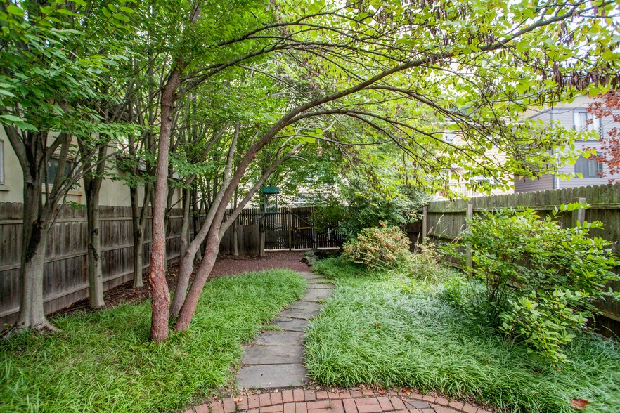 More Photos Of 24 N Main St, Lambertville Office For Sale